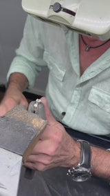 Floating Round Cut Diamond, Cigar Band