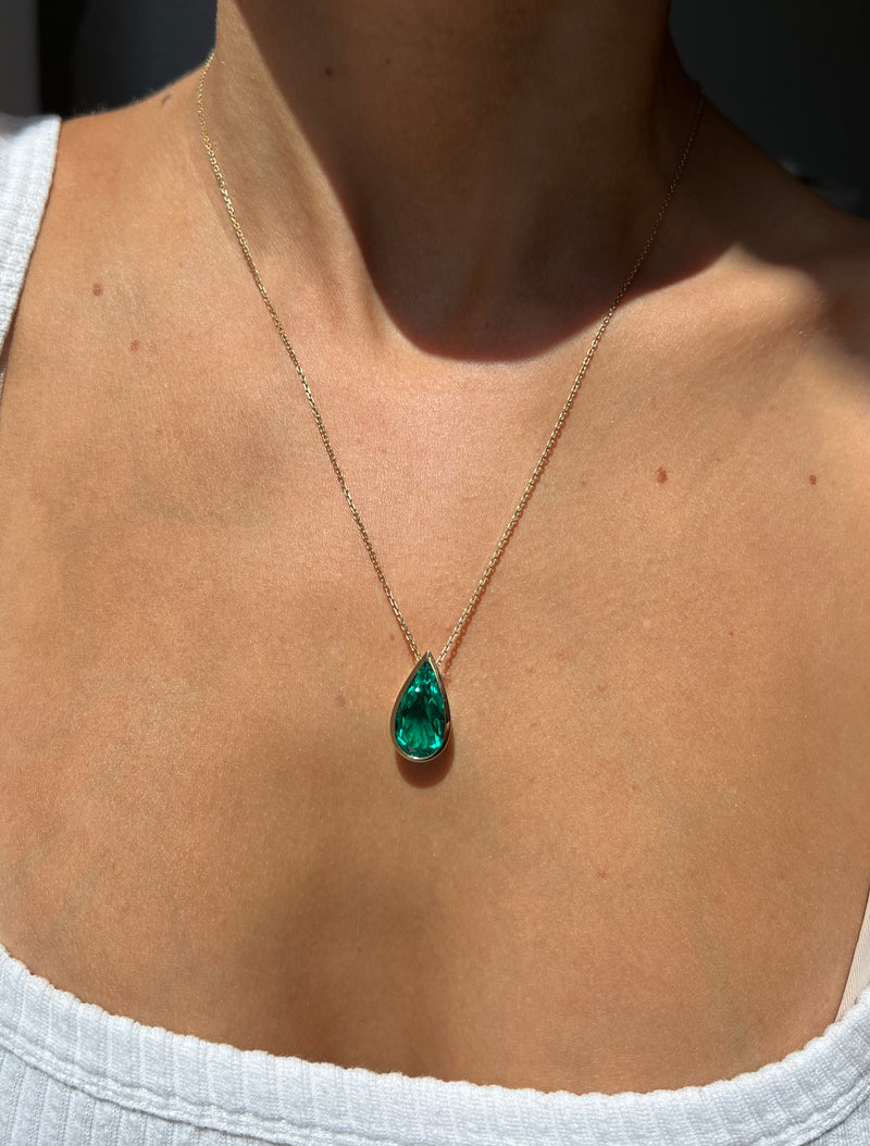 Emerald bezel Pendant - Colombian Green with chain